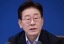 [속보]李대통령 "가짜뉴스·조롱 '전달', 엄청난 사회 갈등 초래…과거와 다르게 평가해야"