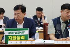 내년 최저임금, 노동계 '1만2000원' VS 사용자 '동결' 최초안 제시