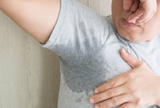다한증으로 옷 젖는 불편…"바르는 치료로 관리 부담 줄인다"