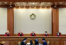 국가폭력 피해자 조카들은 재심청구 안 된다?…헌재 "헌법불합치"