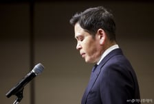 정용진 '역사교육' 약속 지켰다…사장단과 함께 강연 녹화영상 시청