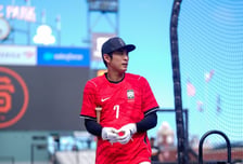 'SON 유니폼 실착' 이정후 또 2안타+환상 슈퍼캐치까지 9회 나왔다! '진짜 못하는 게 없네'