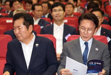 정청래 '검찰개혁' 전선 무력화 나선 김민석 "與요구로 처리 지연"