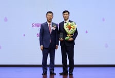 한미그룹, 46년 이어온 '사랑의 헌혈'…적십자사 표창 수상