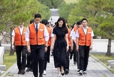 SBS 아나운서→호반家 며느리…김민형, 현충원 봉사활동 근황