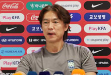 홍명보 연봉 추정치 '38억'…"마지막 봉사"라더니 역대 최고치 논란