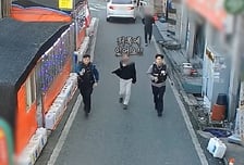 "흰 봉투 주고받더라" 시민 눈썰미…8000만원 피싱 수거책 검거