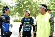 "여기 도둑 있다"..'놀뭐' 유재석vs정준하, 라면 먹다가 팽팽한 대치