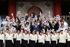서울시, 독립유공자 4~6대 후손 120명에 장학증서 수여