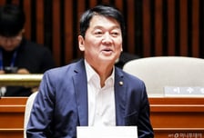 與 "안철수, 호남 반도체 투자에 '대통령 직권남용' 운운…고발 조치"