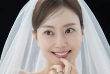 "연하 의사 남편·혼전임신" 루머 일축...문채원 오늘 '품절녀' 합류