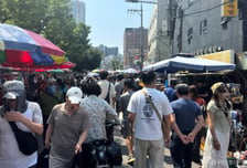 "15만원"이라더니 5분 만에…핫플된 '어르신 놀이터', 2030 잡으려면