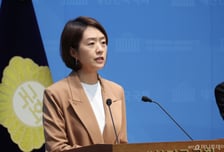 '친문' 고민정, 유시민 향해 "수박 멸칭 휩쓸 때는 어디 계셨나"