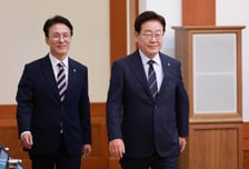 [속보]李대통령 "김민석 총리 고생 많았다"…국무위원들 박수