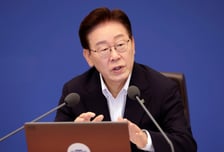 [속보]李대통령 "지역화폐 활용 높여야…카드결제 등 숨어있는 포인트 수십조"