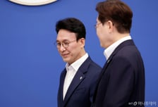 총리직 떠나는 김민석 "회식 한 번 못했는데…" 이 대통령 "그거 참 뉴스네요"