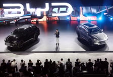 7월부터 BYD 전기차 보조금 못 받는다…테슬라 보조금은 유지