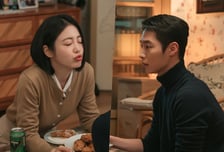 '닥터 섬보이' 신예은, ♥이재욱에 내민 입술...달달 홈데이트