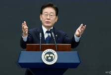 [속보]李대통령 "반도체 수도권 단일 생산체계만으론 전세계와 겨룰 숨 모자라"