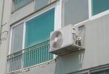 '외도' 남편, 창밖으로 아내 던지려 했다...'임신' 중 상해 가한 전력도