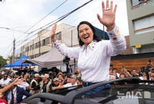 페루서 첫 여성 대통령 탄생...후지모리, 대권 잡았다