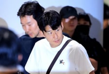 손흥민 귀국 첫마디 "죄송합니다"…홍명보 야유한 팬들 "파이팅" 위로