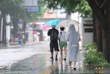 중부도 장마 시작됐다…내륙은 33도 무더위 속 소나기·우박 주의