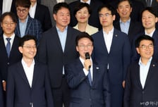 첫날은 빨강, 마지막은 파랑…국무총리 끝 김민석, 양 넥타이 맨 이유는