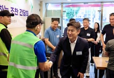 출근버스 탄 김동욱 도봉구청장…교통·안전 현장서 민선 9기 '첫 일정'