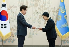 '기업인' 출신 한성숙 총리 반기는 기업들..."벼랑 끝에서 '생존과 성장' 기대"