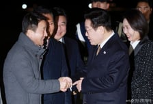 與 "이 대통령, 원내지도부 만찬서 '국정과제 입법 속도' 당부"