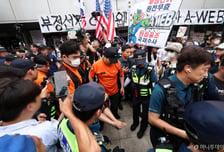 국조특위 검증 앞둔 잠실 개표소 '혼란'…몸싸움에 119 출동