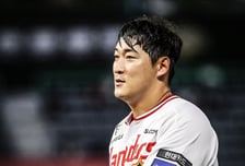 '세이브왕→3할 타자' 이젠 비운의 방출자, 간절한 하재훈 "그만두긴 너무 아까워, 어느 팀이라도 뽑아주신다면..."