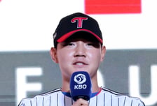 LG '150㎞ 초특급 루키' 후반기 조커 준비 순조롭다!→염갈량 큰 그림 "1군 카드로 만드는 게 내 임무"