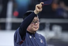 '비슬리→이이무라→최준용→김원중' 롯데 짠물 피칭, 사령탑은 한 명 더 챙겼다 "추가점 필요했는데..." [수원 현장]