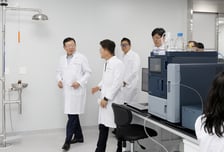 신동빈 롯데 회장 "바이오는 새로운 도약을 이끌 핵심 산업군"