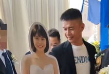 여성 BJ 등신대와 '영혼 결혼식'…눈물 쏟은 사연 알고 보니