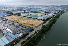 "삼성전자, 시장 우려를 매수 기회로… 목표가 50만원"-삼성