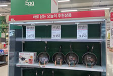 [르포] 냉장고에 프라이팬 '특가'...구색 갖추기도 힘든 홈플, 협력사도 위기