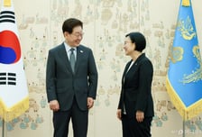 李대통령·한성숙 총리 첫 주례보고…"창업·규제 등 근본적 혁신" 당부