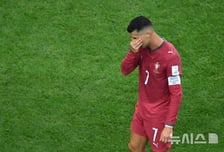 호날두의 마지막 월드컵, 16강서 끝났다…스페인, '극장골'로 8강행