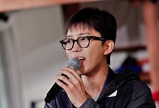 '산골총각 영웅' 임영웅, 시청자 귀호강 릴레이 라이브
