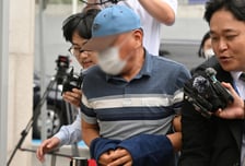 '장윤기 증거 인멸' 경찰관, 손 묶인 채 빠른 걸음...영장심사 출석
