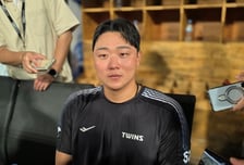 "팬들이 사준 책도 읽었다" 돌아온 LG 이재원, 타구속도 180㎞ 2루타 쾅! 쫓기던 우타 거포가 달라졌다