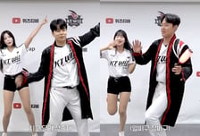 폰 보다 깜짝 놀란 이강철 "손동현이 춤추고 있네? 다른 팀 응원가에→이것들이 미쳤나 싶었다"