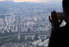 "분양가 비싸" 논란이었는데...13억→31억, '신고가 행진' 이 아파트