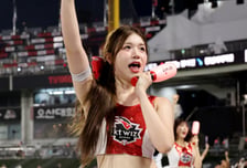 [포토] '아웃송도 내가 하면 달라' KT치어리더 김민지