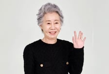 '성난사람들2' 윤여정, 에미상 후보..오스카 이어 역사 쓸까