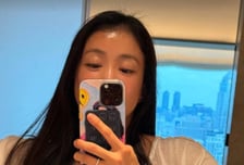 이시영, '납작 복근' 근황 공개…네 번째 손가락 반지 '눈길'