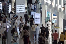 "호텔신라, 면세산업 성장 둔화에 PE 조정…목표가↓"-교보
